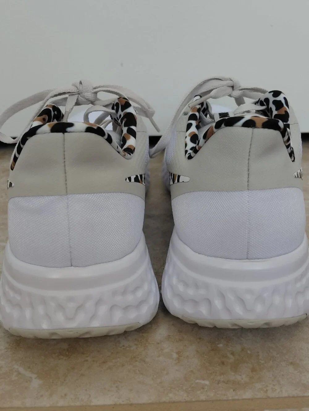Nike Revolution Cheetah Detailed Running Shoe
